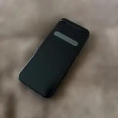 au GRATINA KYF37 ブラック