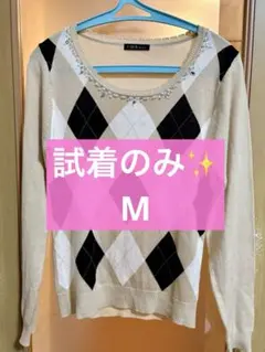 試着のみ美品✨️ C.D.S BASIC 春物 アーガイル柄 ビジュー付きニットのサムネイル