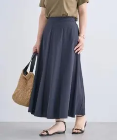 新品　Green Parks　表面感タックフレアスカート　ネイビー　フリーサイズのサムネイル