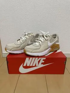 Nike ベージュ スニーカー