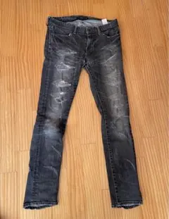 ダメージジーンズ