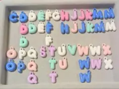アルファベット　ビーズ　かん付き