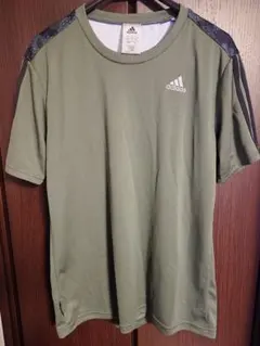 adidas オリーブグリーン トレーニングトップス