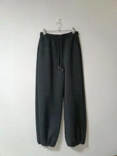 黒のジョガーパンツ　GU