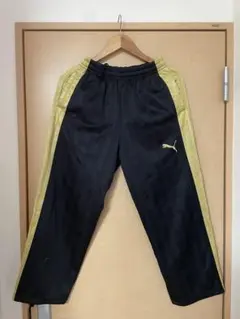 【大人気⭐︎】puma ジャージ ブラック×ゴールド　ssサイズ