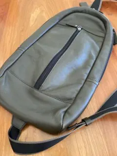 COACH オリーブグリーン ボディバッグ