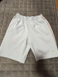 ✨adidas✨ホワイトハーフパンツ
