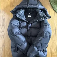 美品 BURBERRY ブラック ダウンジャケット XSのサムネイル