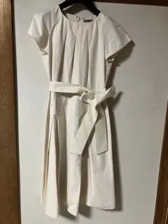 comia アイボリー 半袖ワンピース