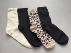ヒョウ柄ソックスのみ