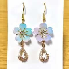 クリスタルドロップが揺れる♬淡いグラデーションの桜ピアス✿︎イヤリング変更可✿︎春