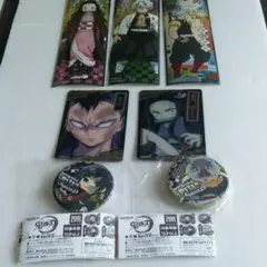 鬼滅の刃 ステッカー3枚 カード2枚 缶バッジ2個