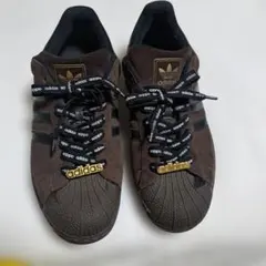 adidas スニーカー ブラウン ゴールド