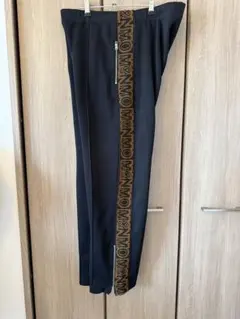 トラックパンツ