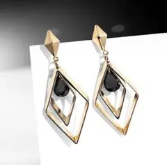 P-109.ピアス　ゴールド　ブラック　ダイヤモンド型　ひし形　アレルギー対応