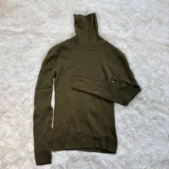 ユニクロ【ビジネスにも使える！】100%ウール リブタートルネックニット