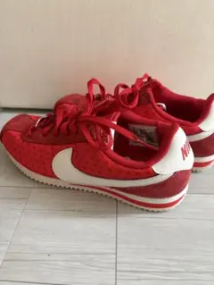 NIKE キッズ スニーカー レッド ハート柄　23センチ