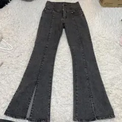 グレー スリット入り ブーツカットデニム