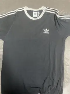 adidas 黒 Tシャツ ロゴ入り