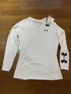 Under Armour ホワイト Vネック 長袖シャツ　未使用品のサムネイル