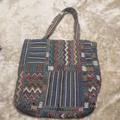 多彩な幾何学模様のトートバッグ