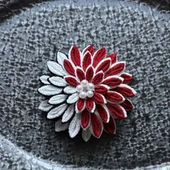 赤✖️黒のシックなお花の帯留め（髪飾り・ブローチ）