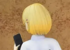 しゃがんでいる女の子フィギュア