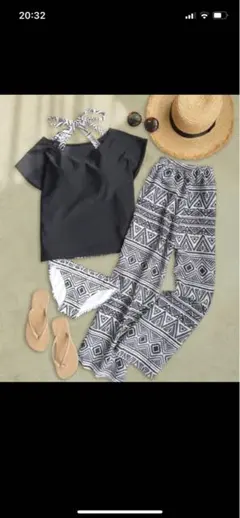 セパレート水着セット ブラックとホワイト幾何学模様