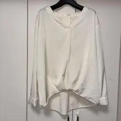 最終価格！GLACIER❤︎Vネック艶生地ブラウス⭐︎アイボリー⭐︎美品！