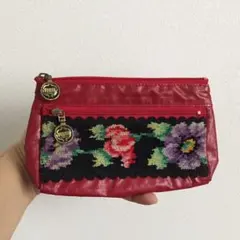 フェイラー 花柄刺繍の赤いポーチ