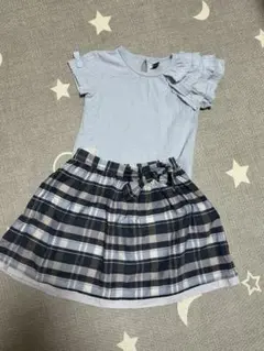 タルティーヌエショコラ　べべ　肩フリルTシャツ　チェックスカート　水色