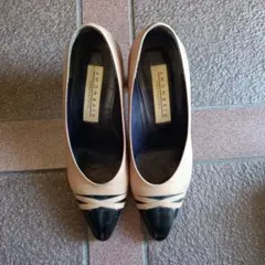GIVENCHY ベージュと黒のハイヒールのサムネイル