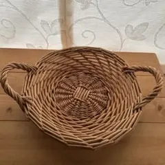 籐製ハンドル付きバスケット　直径26cm高さ6cm