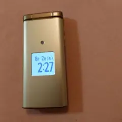 京セラ au KYF41 折りたたみカンタンケータイ IMEI制限〇 - メルカリ