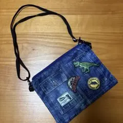 klädskåp サコッシュ