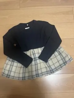 黒とチェック柄の長袖カットソー