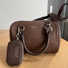 GUESS ブラウン クロコダイル型押し ショルダーバッグ