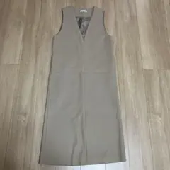 ナチュラルビューティーベーシック　ノースリーブVネックワンピース ベージュ