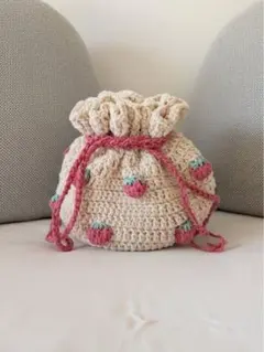 いちご　巾着　かぎ針編み　コットン糸　ハンドメイド　いちごモチーフ