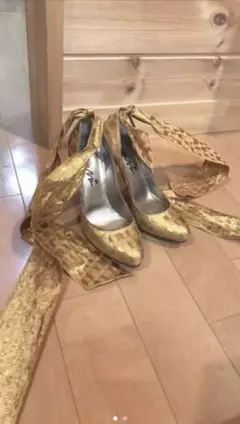 ハイヒール　上品　キラキラ　リボン　サンダル