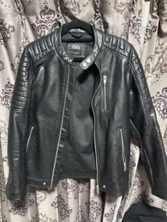 ZARA ブラック フェイクレザーライダースジャケット　sサイズ