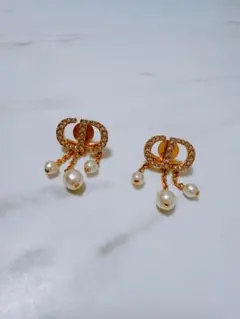 DIOR ディオール CDロゴ パールピアス 3連 揺れる ゴールド レディース