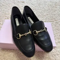 ヒールローファー