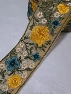 インド刺繍リボン　1ロール　約８m