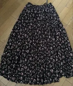 アースミュージックアンドエコロジー　花柄　プリーツ　スカート　黒