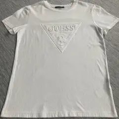 GUESS エンボスロゴ ホワイトTシャツ　S