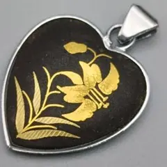 未使用保管品　肥後象嵌 ペンダントトップ ～漆黒に浮かぶ金の百合～