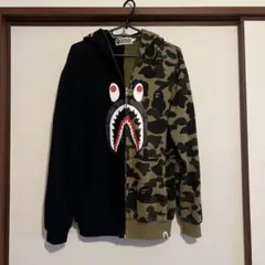 ABathing Apeシャークデザイン パーカー ブラック/カモフラージュ