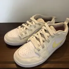 Nike ホワイト/イエロー スニーカー