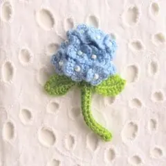 ブローチ　コサージュ　刺繍　おしゃれ　可愛い　ハンドメイド　編み物　刺繍糸　花